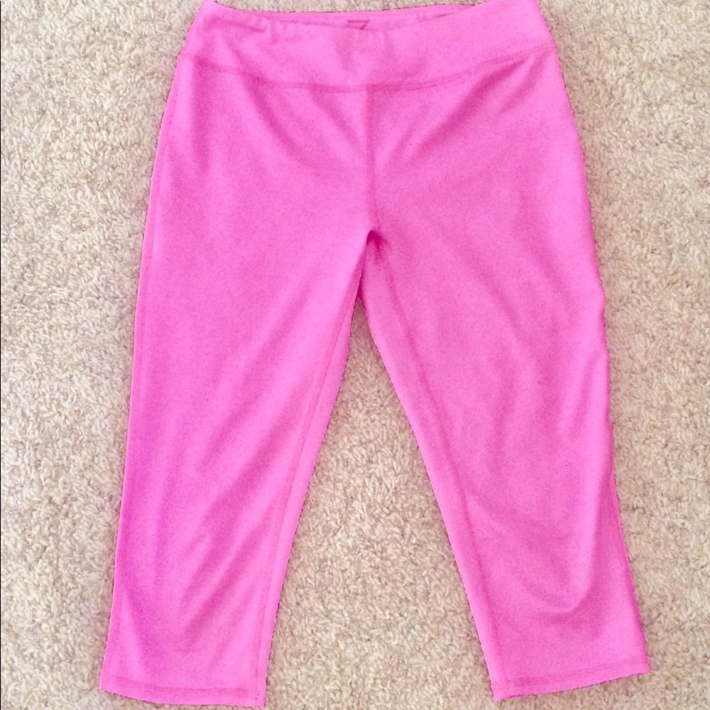 Capri workout leggings.